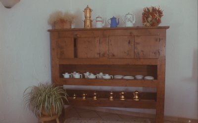 La credenza con le caffettiere